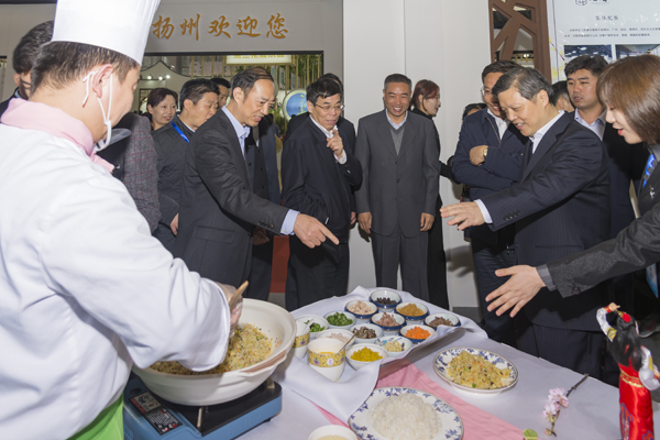 扬子江集团参加2019海峡两岸 （扬州）名特优农产品暨江苏蕙兰博览会